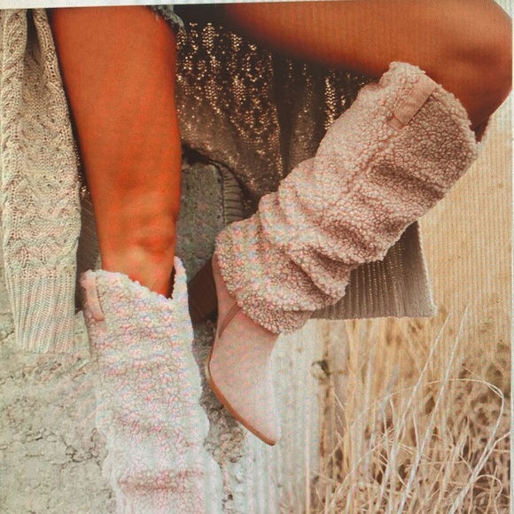 🎄Not Available🎄Bounty Faux Fur Sherpa Pink Blush Western Heeled Boots - NIB - Picture 4 of 11